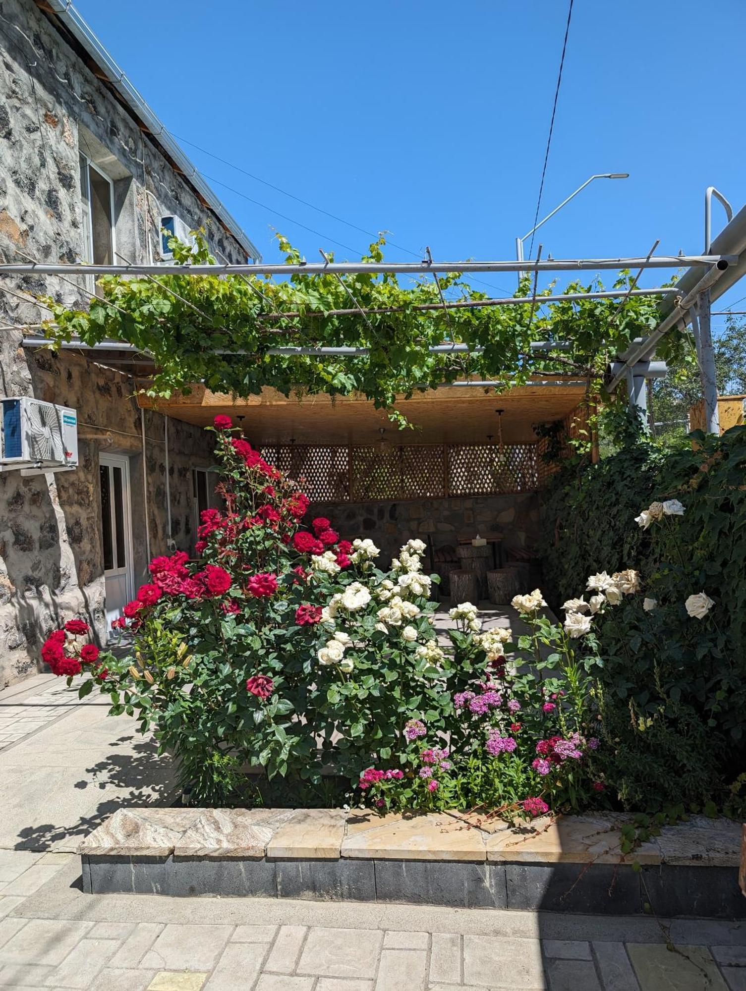 Eleven - 11 Hotel Yeghegnadzor Exterior foto